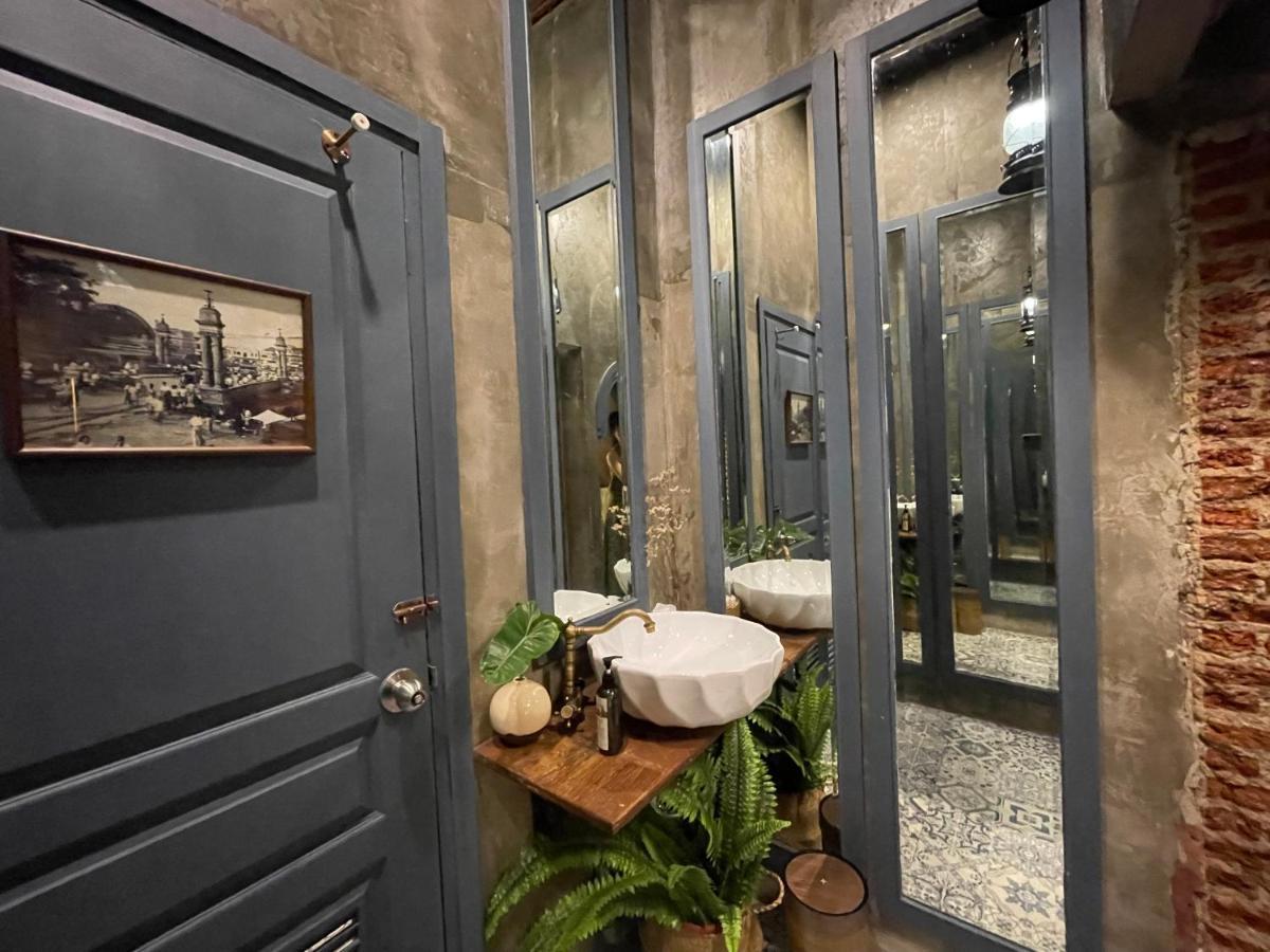 Central Old Town Cottage Бангкок Экстерьер фото